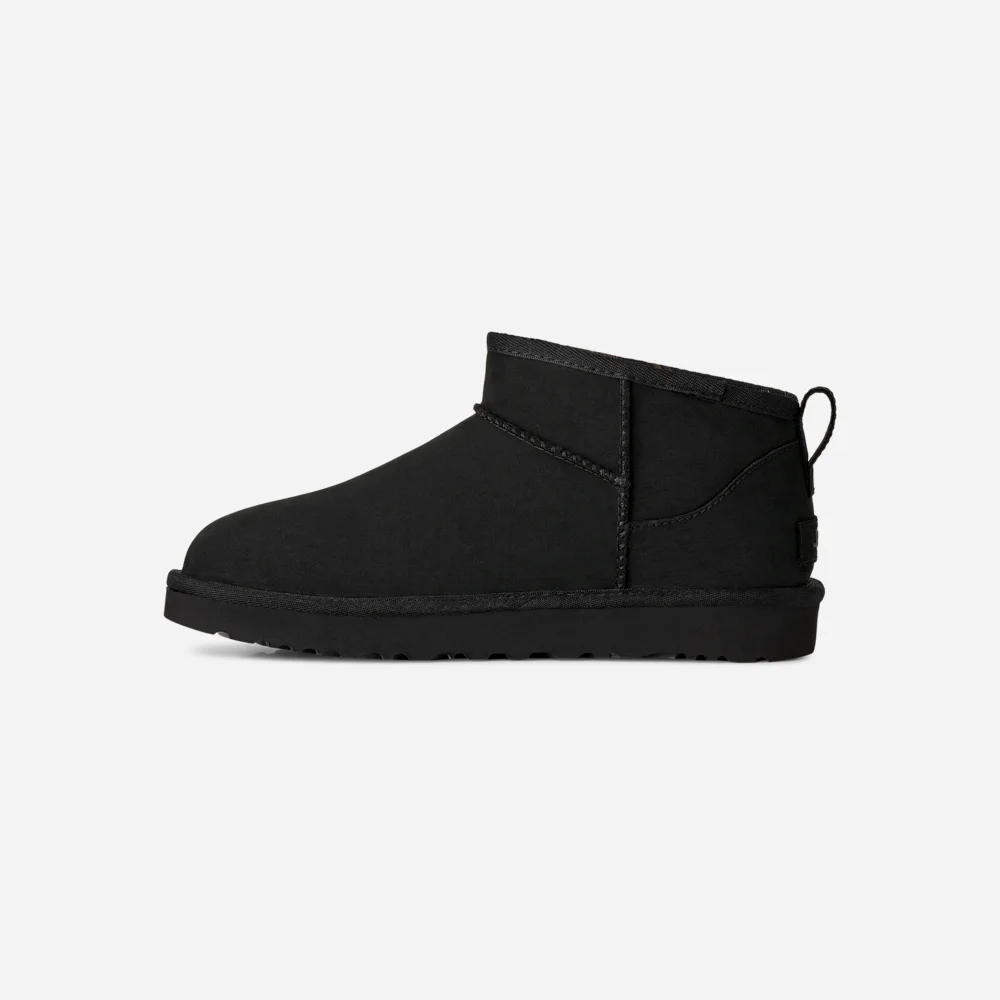 Botte Classic Ultra Mini en nubuck Black vue 3