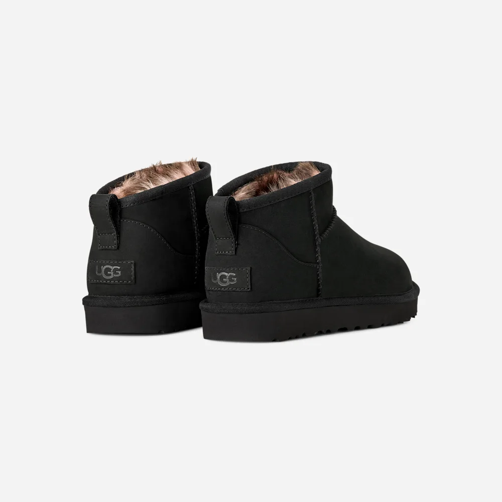 Botte Classic Ultra Mini en nubuck Black vue 4