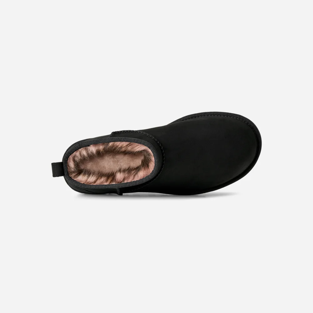 Botte Classic Ultra Mini en nubuck Black vue 6